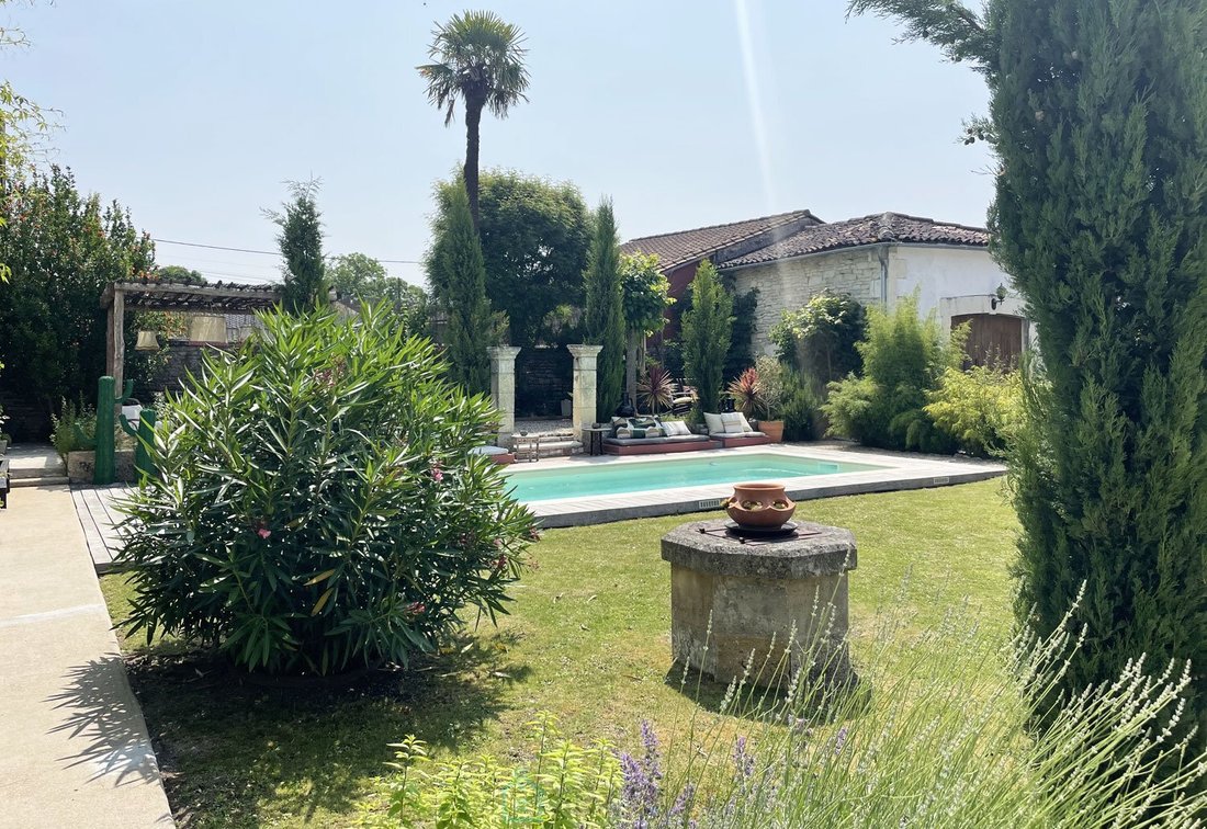 Estate in Cognac, Nouvelle-Aquitaine, France 3 - 18647709