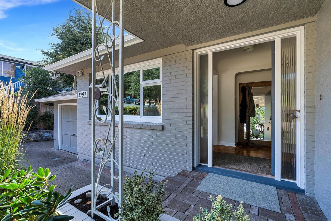 House in Saanich, British Columbia, Canada 5 - 18647293