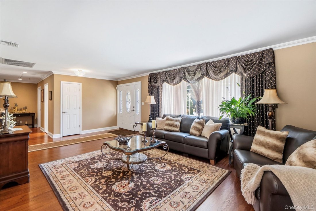 House in Syosset, New York, United States 3 - 18646722