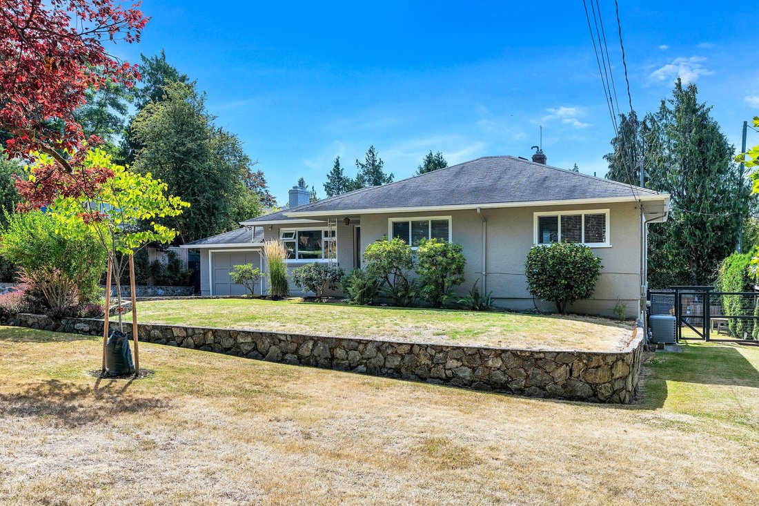 House in Saanich, British Columbia, Canada 2 - 18647293