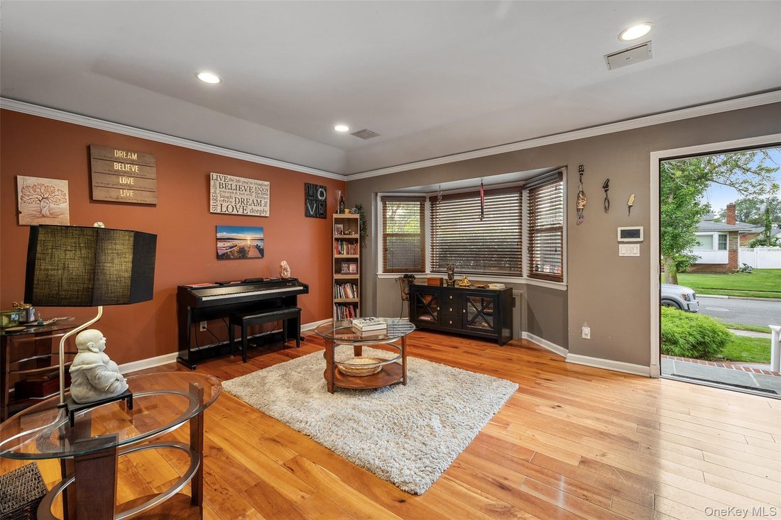 House in Syosset, New York, United States 4 - 18640232