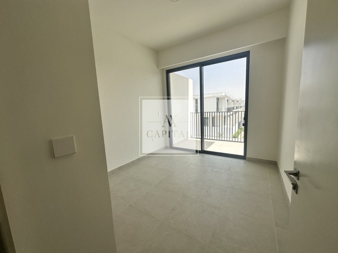 Townhouse in Burj Khalifa Lake, Downtown Dubai, Dubai 3 - 18648075
