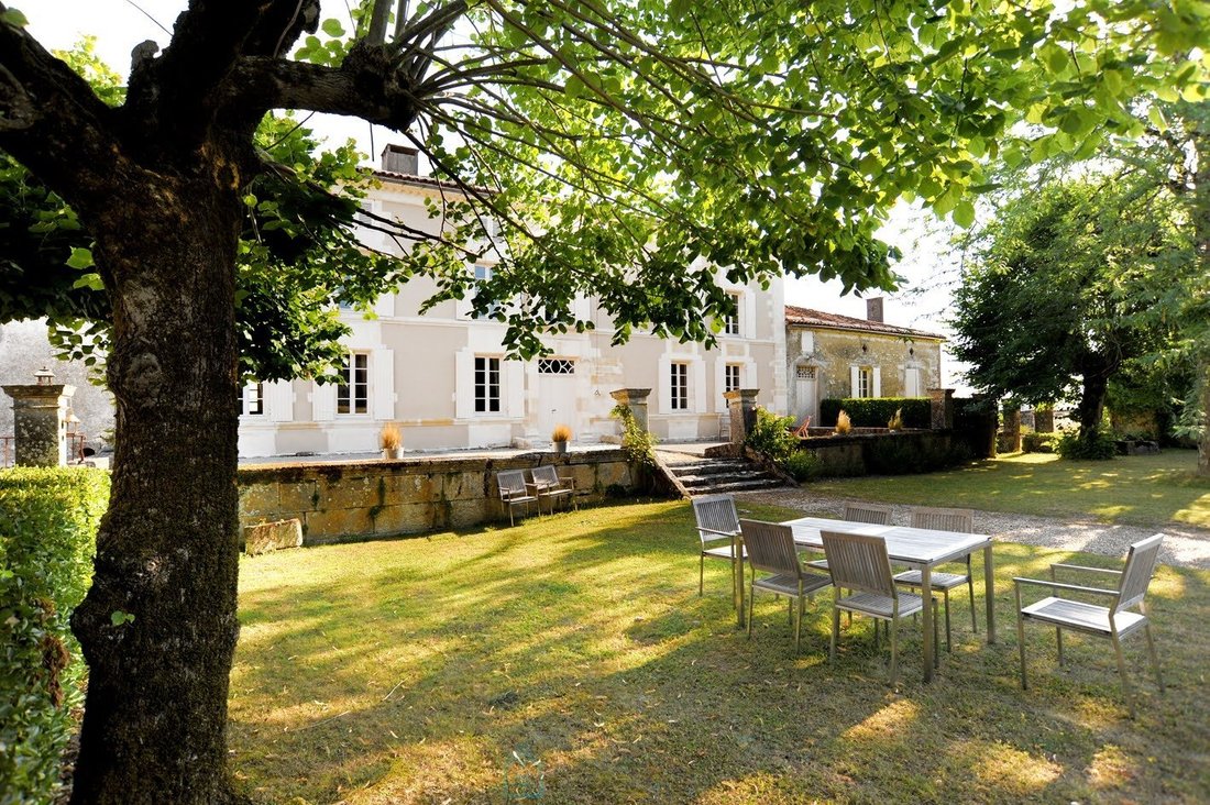Estate in Cognac, Nouvelle-Aquitaine, France 2 - 18647710