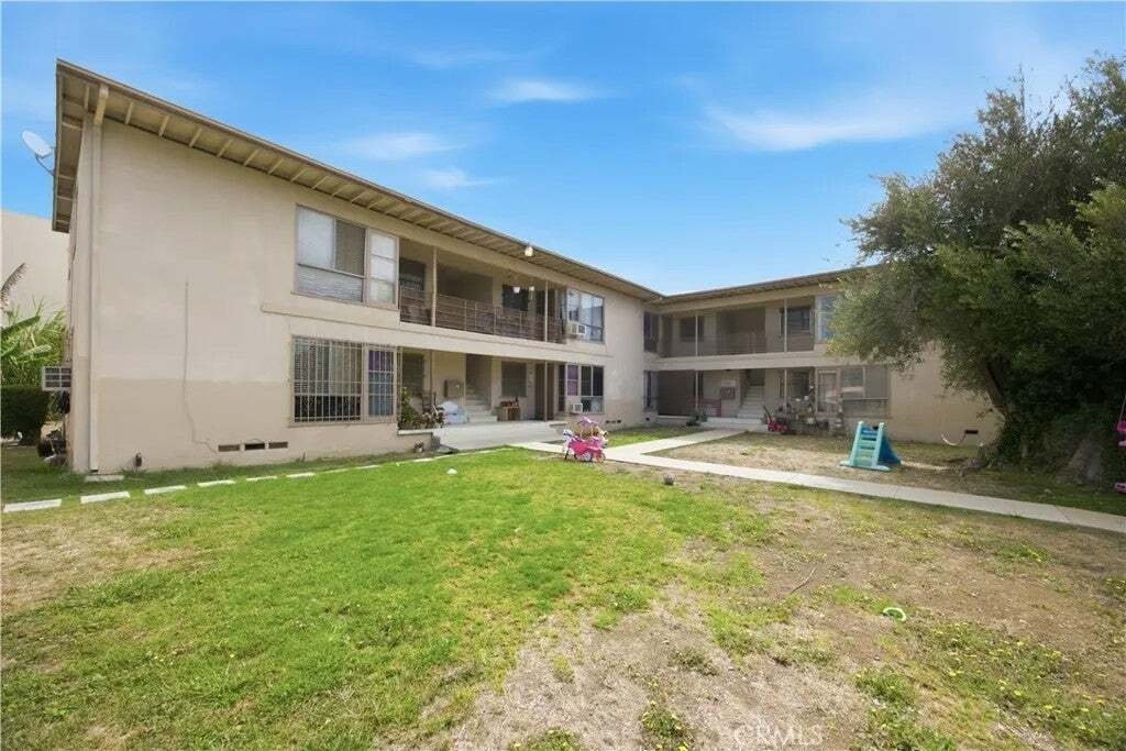 Los Angeles, California, United States 2 - 18646552