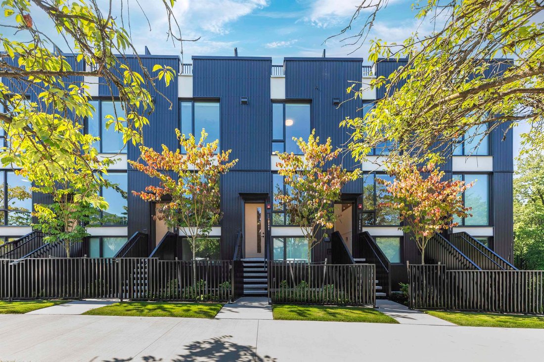 Townhouse in Vancouver, British Columbia, Canada 2 - 18643815