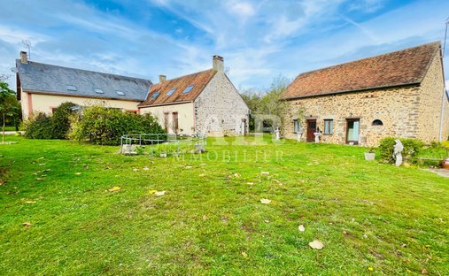 Casa a Fresnay-sur-Sarthe, Paesi della Loira, Francia 1