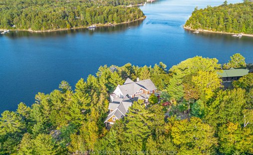 House in Carling, Ontario, Canada 1