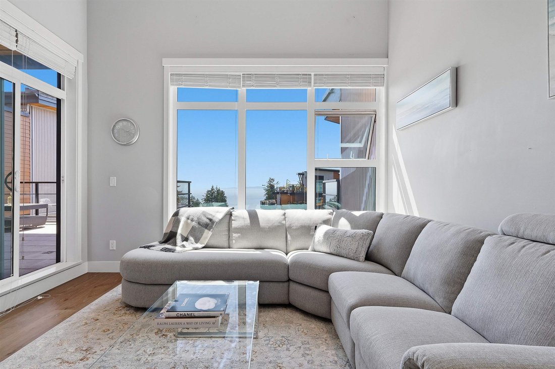 Condo in White Rock, British Columbia, Canada 2 - 18643835