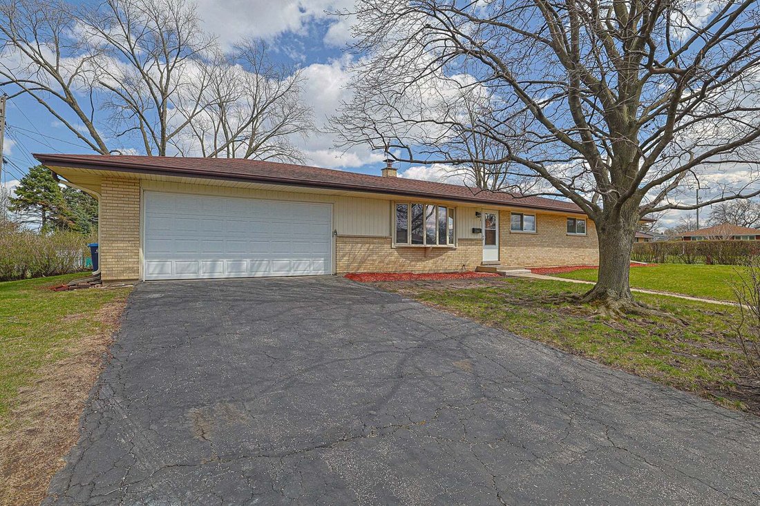 House in Des Plaines, Illinois, United States 2 - 18642324