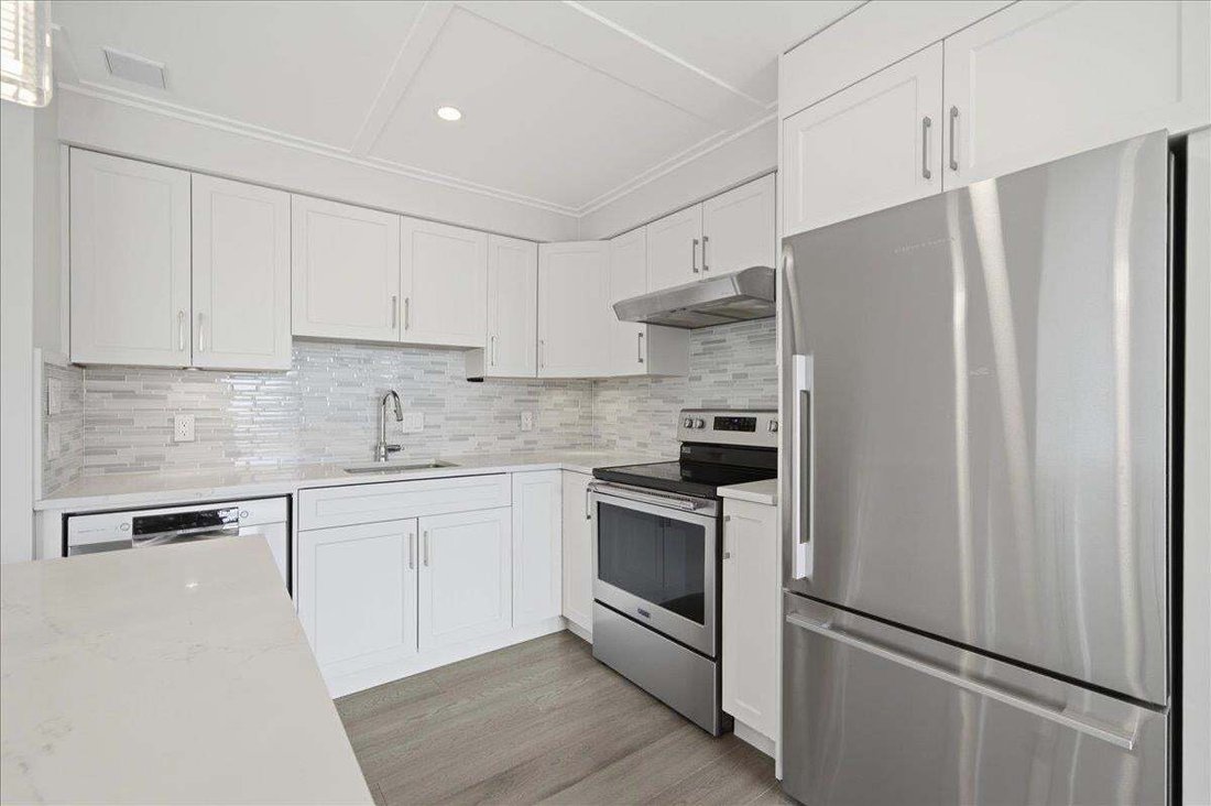Condo in West Vancouver, British Columbia, Canada 3 - 18643377