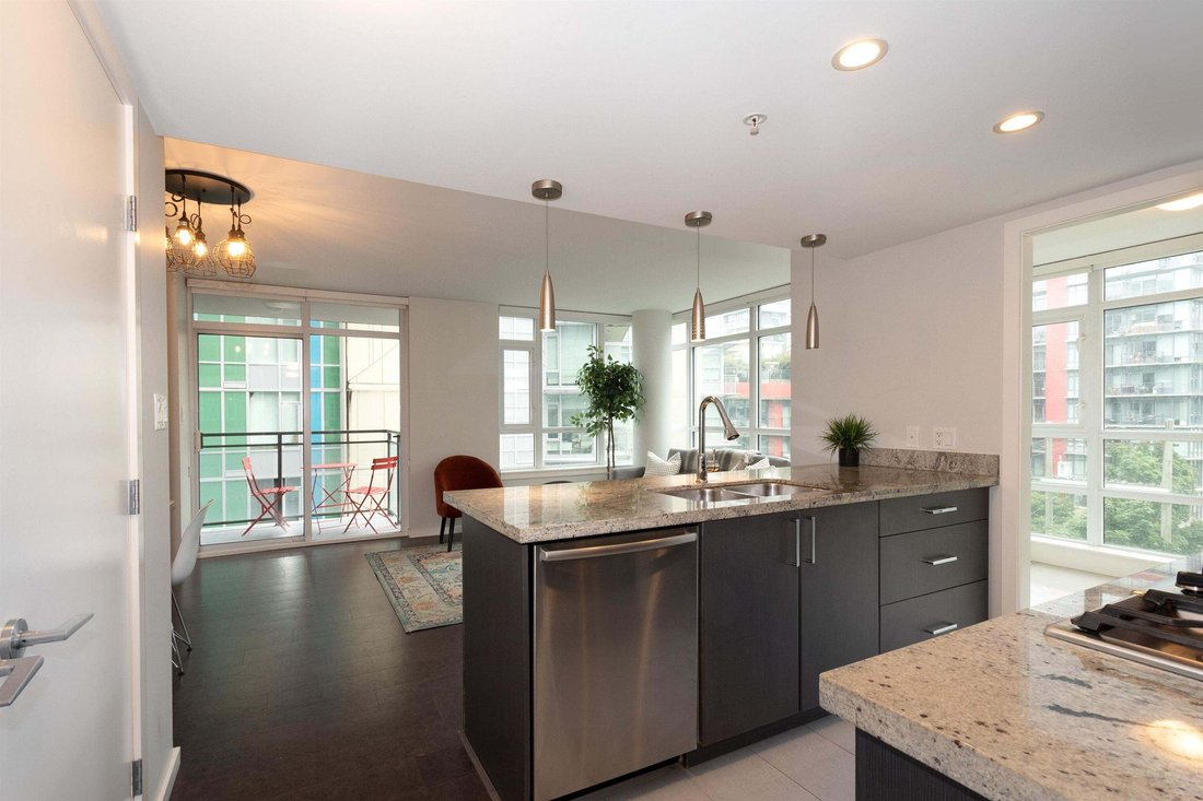 Condo in Vancouver, British Columbia, Canada 2 - 18643976