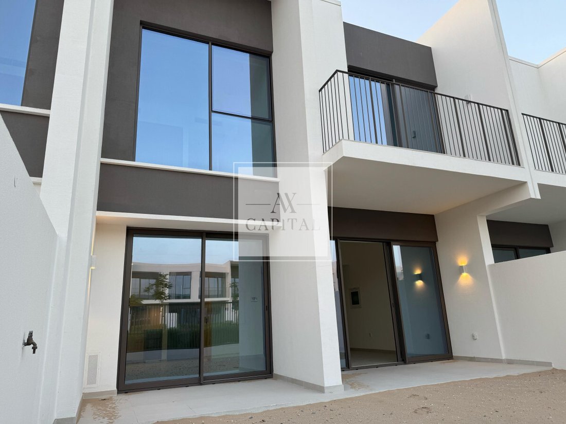 Townhouse in Dubai, United Arab Emirates 1 - 18648241