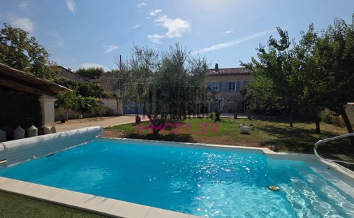 Maison à Saint-Didier, Provence-Alpes-Côte d'Azur, France 1