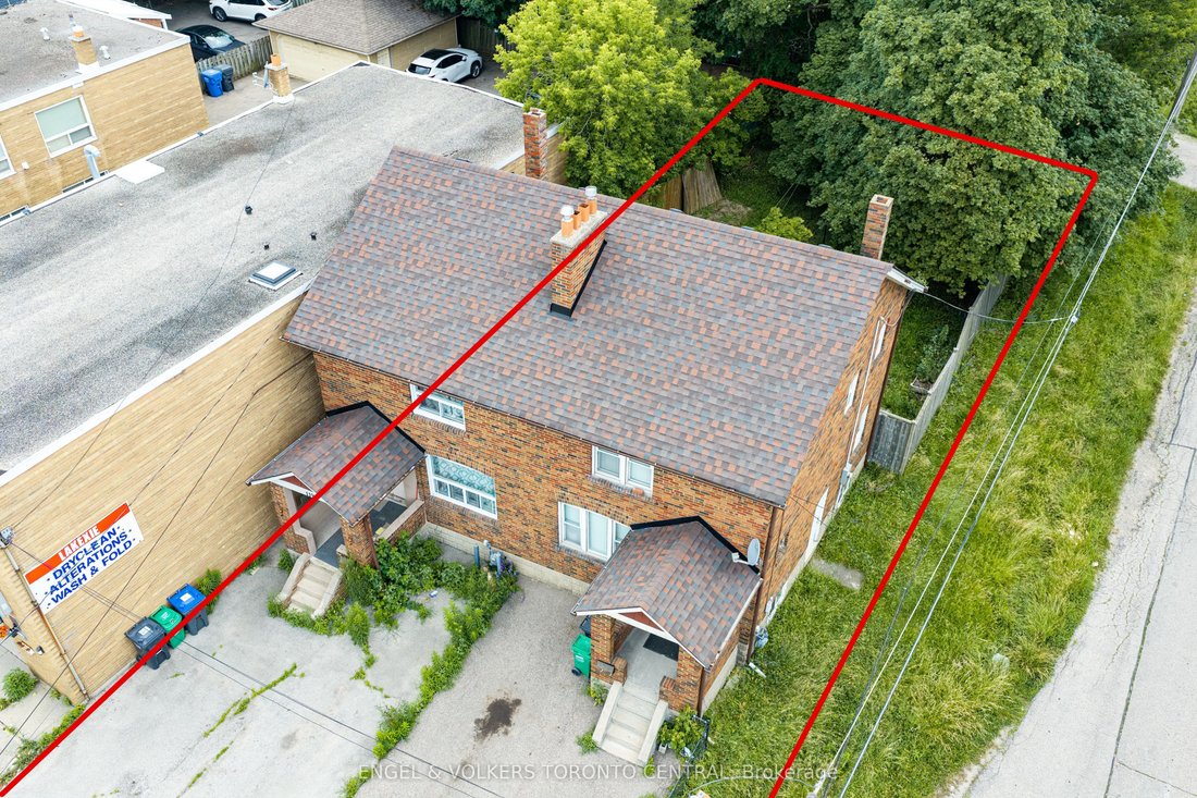 House in Oakville, Ontario, Canada 2 - 18642717