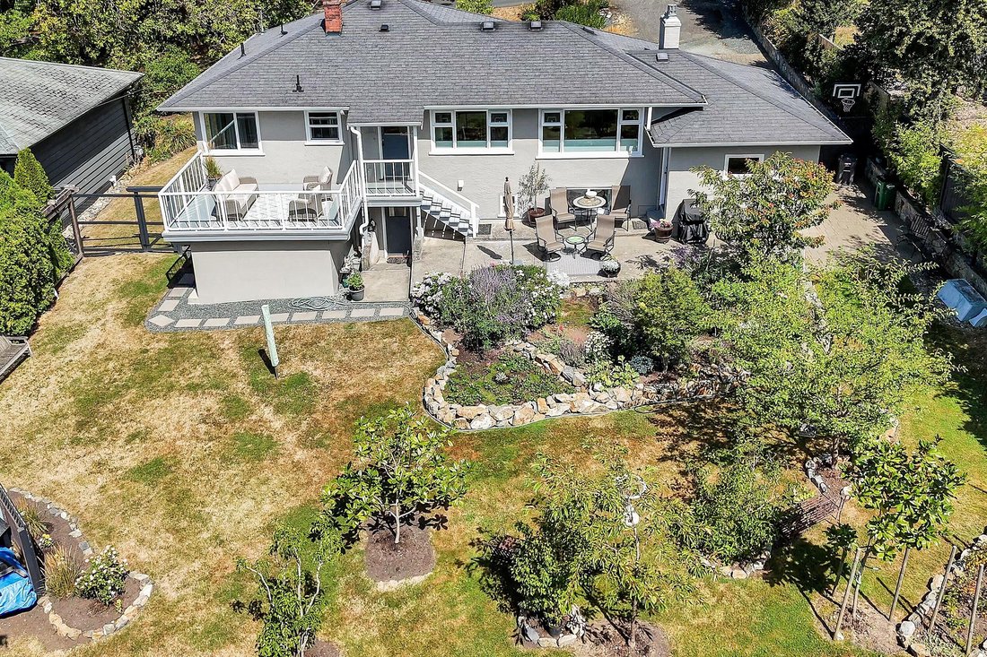 House in Saanich, British Columbia, Canada 3 - 18647293