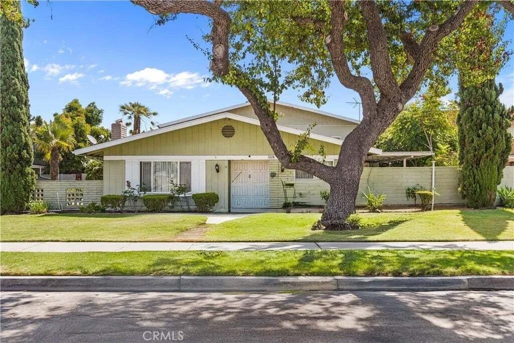 Costa Mesa, California, United States 4 - 18646601