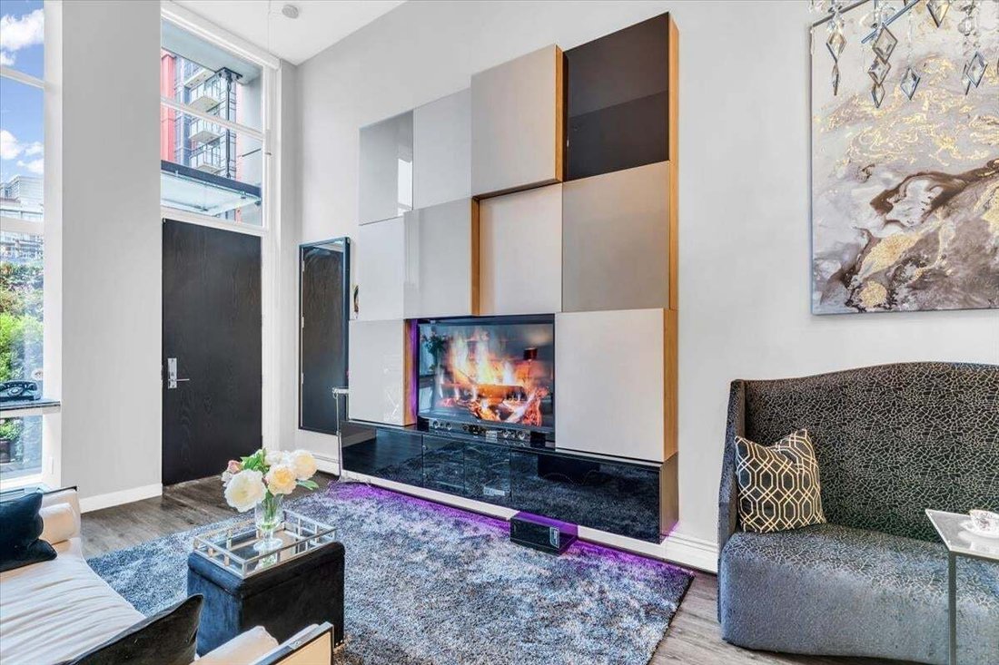 Townhouse in Vancouver, British Columbia, Canada 1 - 18643690