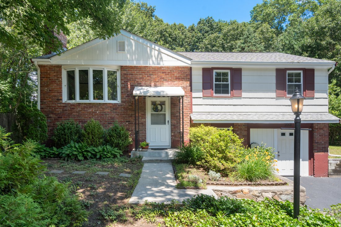 House in Holliston, Massachusetts, United States 2 - 18644834