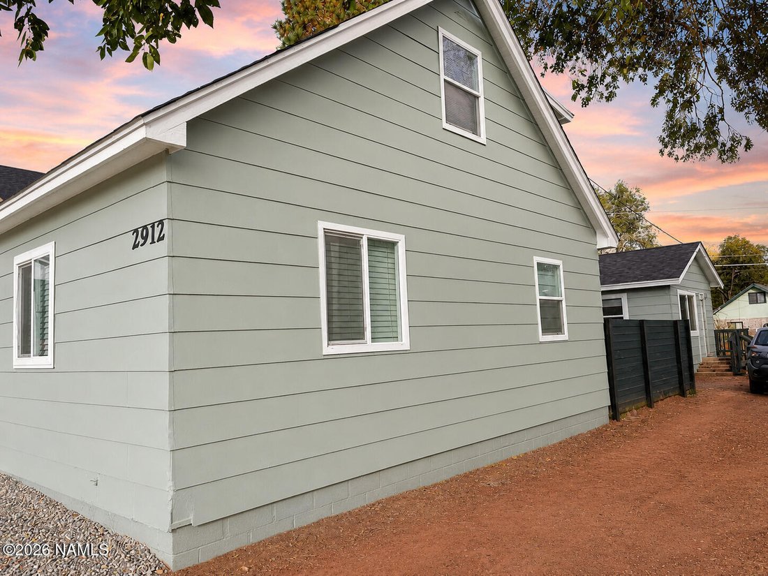 Flagstaff, Arizona, United States 1 - 18645633