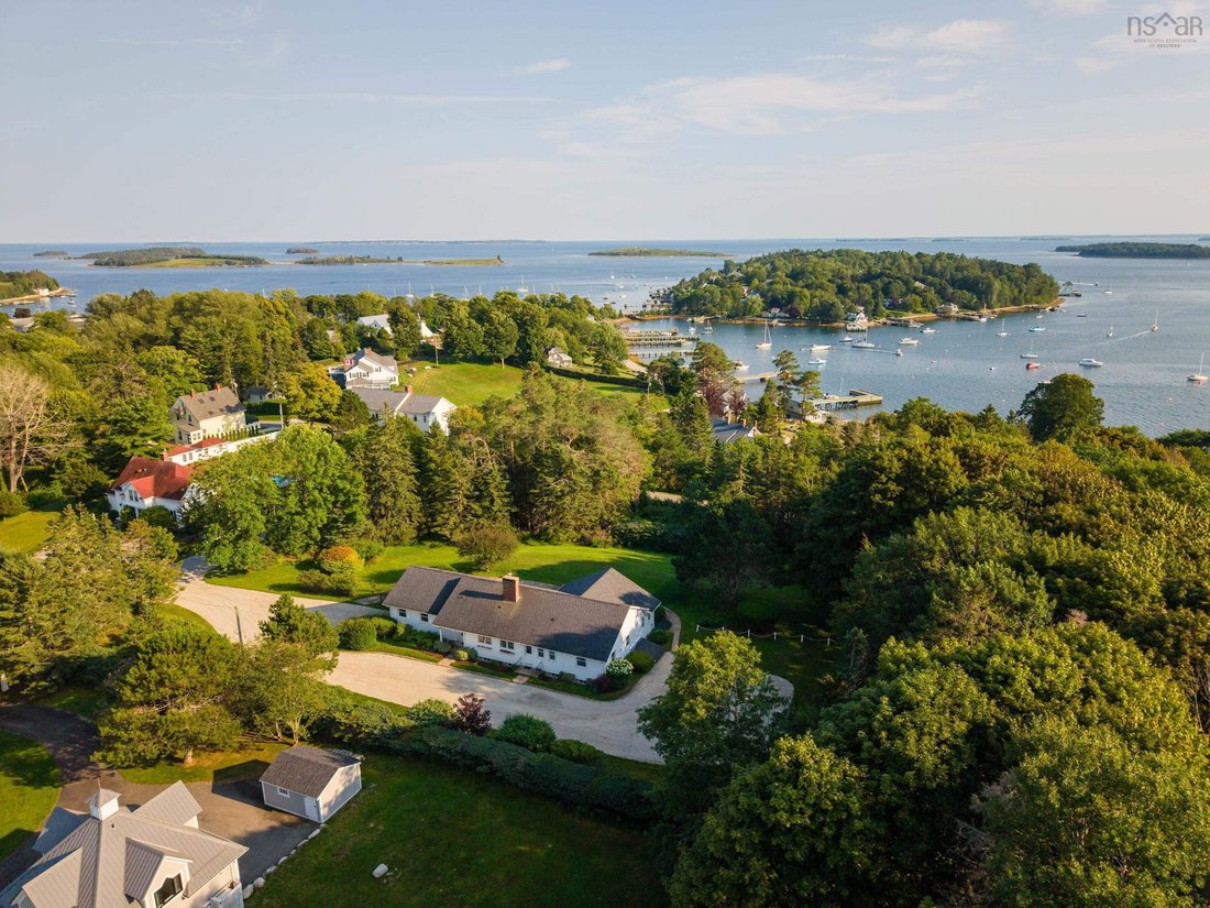 House in Chester, Nova Scotia, Canada 2 - 18643764