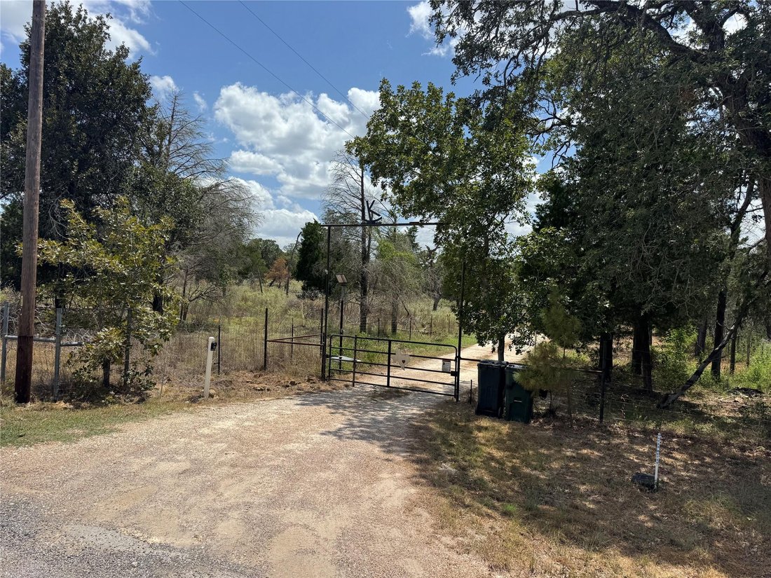 House in Elgin, Texas, United States 2 - 18641893