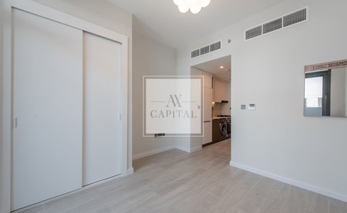 Apartment in JVC / Jumeirah Village Circle, Dubai, United Arab Emirates 1