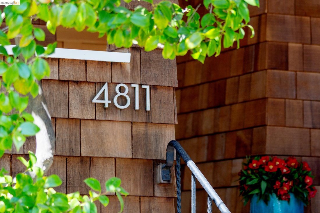 House in Oakland, California, United States 3 - 18646121