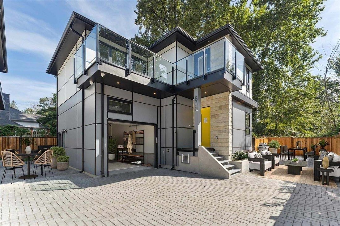 Condo in North Vancouver, British Columbia, Canada 1 - 18643586