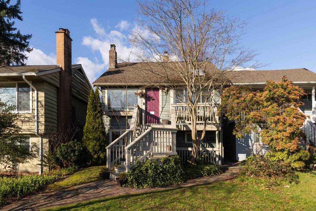 House in North Vancouver, British Columbia, Canada 2 - 18643949