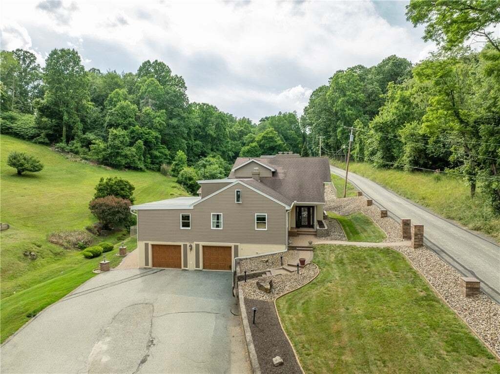 House in Latrobe, Pennsylvania, United States 2 - 18645385
