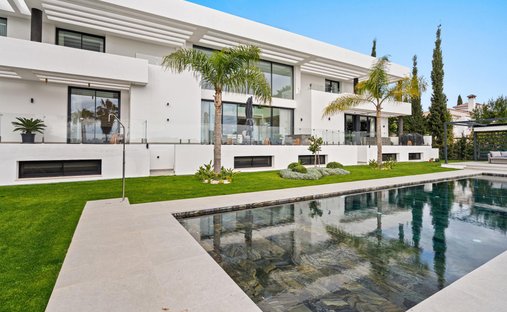 Villa in Estepona, Andalusia, Spain 1