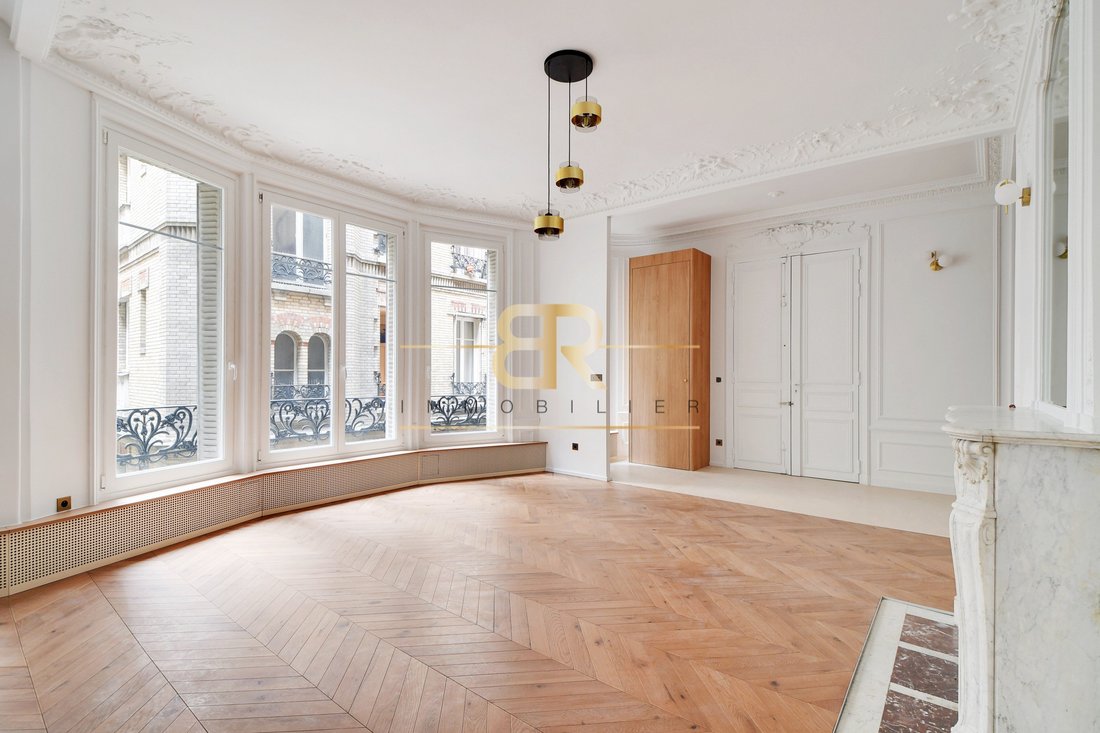 Apartment in Palais Royal, Paris 1er Arrondissement, Paris 5 - 18646288