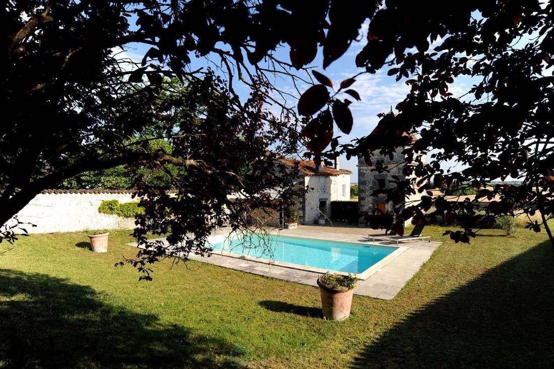 Estate in Cognac, Nouvelle-Aquitaine, France 4 - 18647710