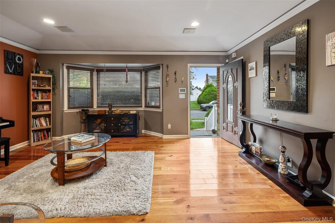 House in Syosset, New York, United States 3 - 18640232