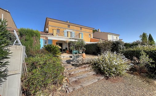 Villa in Arènes, Saint-Raphaël, France 1