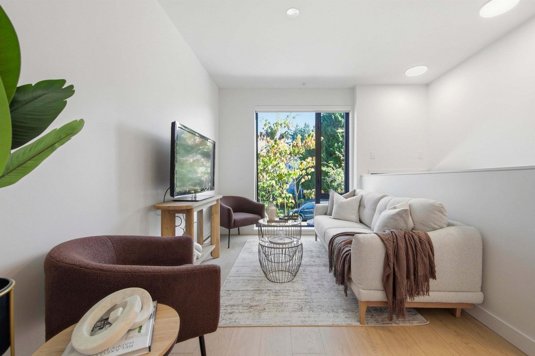 Townhouse in Vancouver, British Columbia, Canada 1 - 18643815