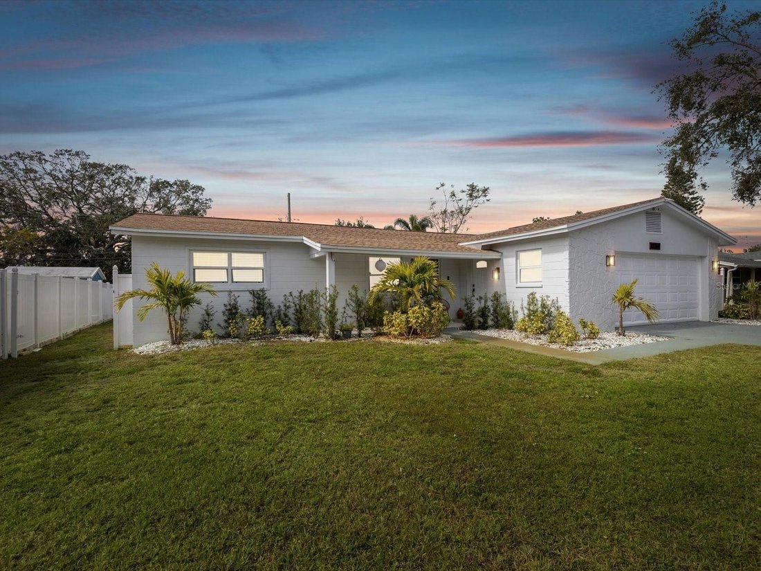 House in Largo, Florida, United States 1 - 18642776