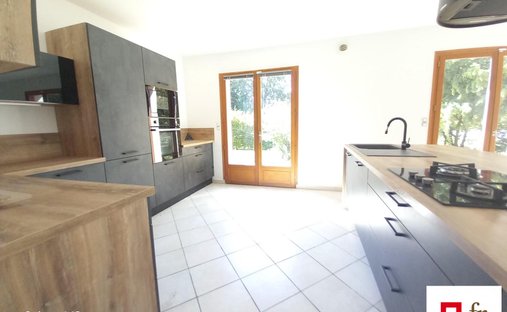 Villa in Centre Ville Sud-Vallée, Voiron, France 1