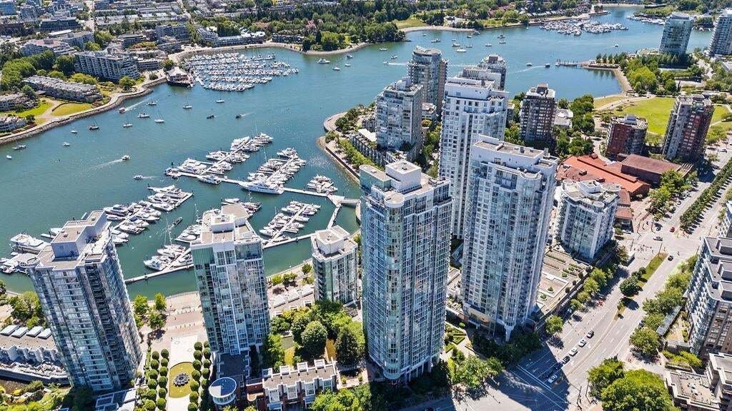 Condo in Vancouver, British Columbia, Canada 1 - 18643870