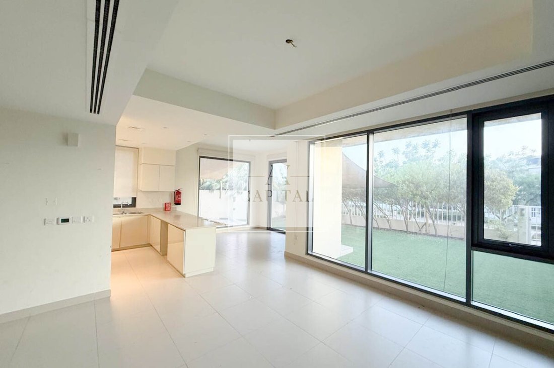 Townhouse in Umm Suqeim, Dubai, United Arab Emirates 3 - 18648245