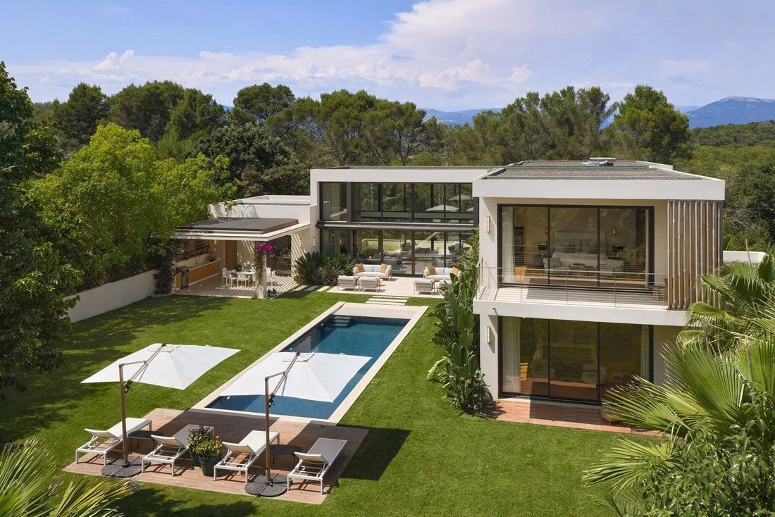 House in Mougins, Provence-Alpes-Côte d'Azur, France 1 - 15884019