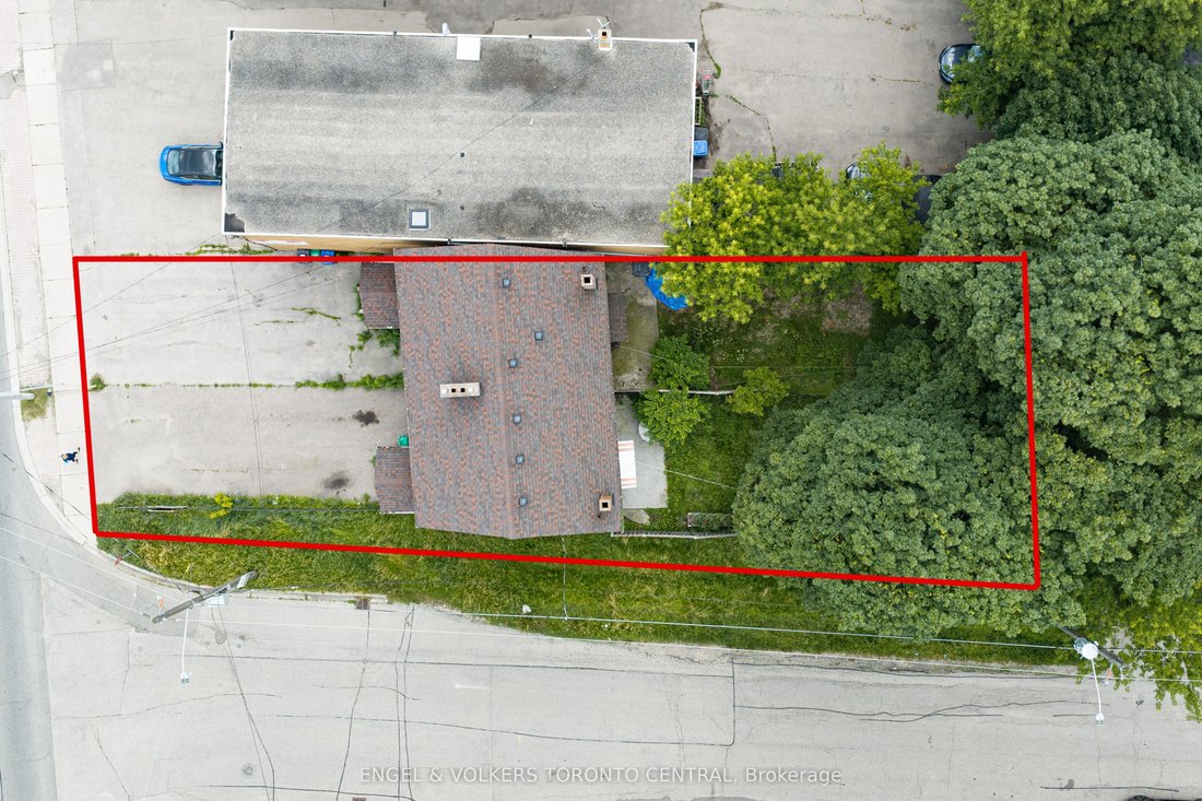 Oakville, Ontario, Canada 5 - 18642695