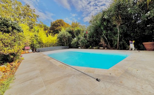 Villa in Maurice Jeanpierre, Le Cannet, France 1