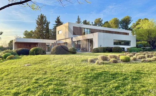 Villa in Mazenod-Bellevue-Saint Donat-Banon, Aix-en-Provence, France 1