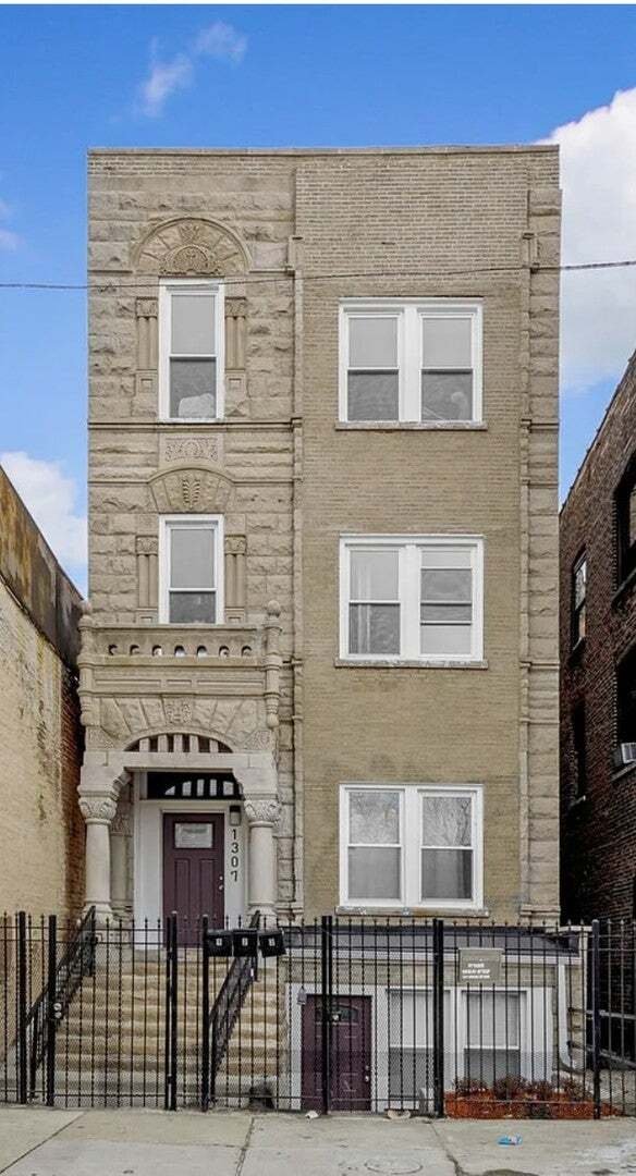 Chicago, Illinois, United States 1 - 18642301