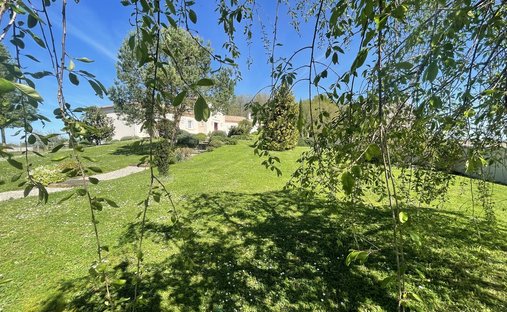 Villa in Saint Hilaire, Barbezieux-Saint-Hilaire, France 1