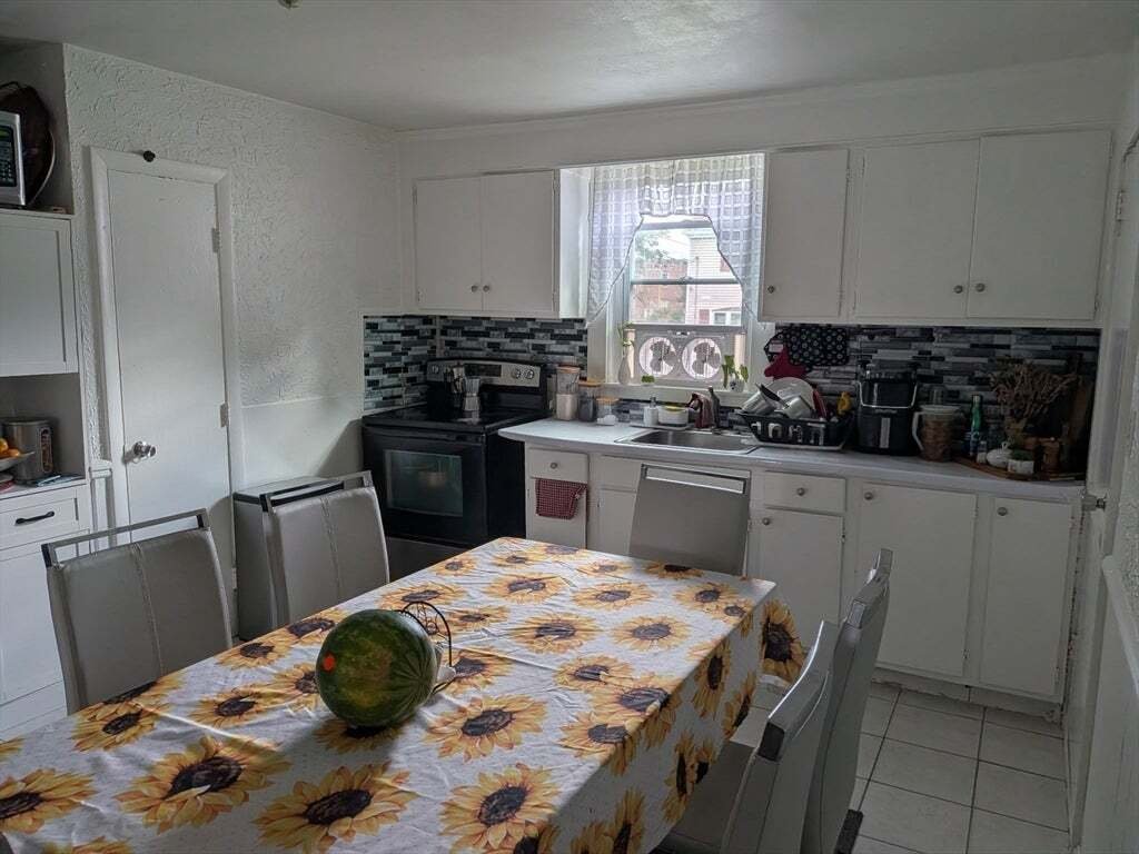 House in Peabody, Massachusetts, United States 3 - 18648326