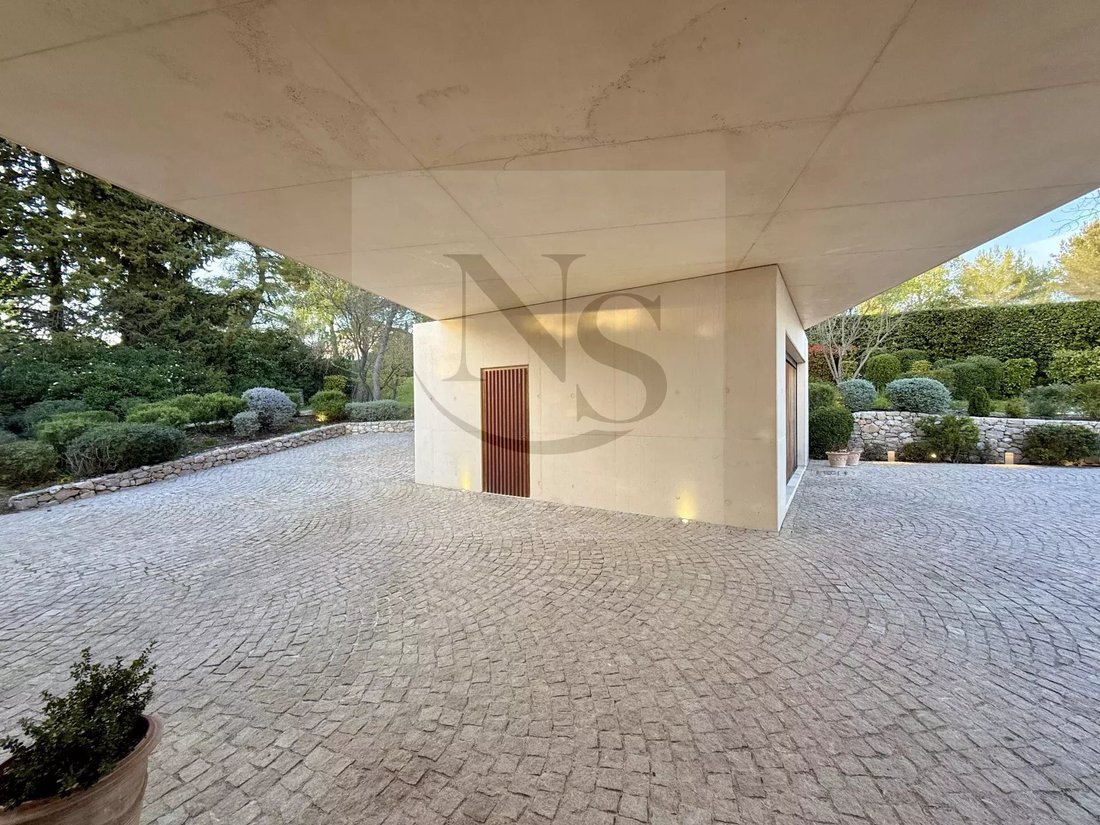 Villa in Mazenod-Bellevue-Saint Donat-Banon, Aix-en-Provence, France 2 - 18644425