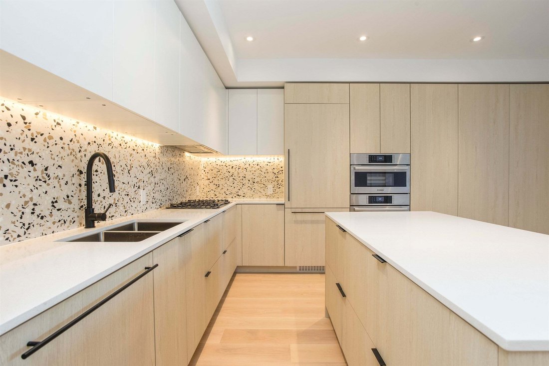 Condo in Vancouver, British Columbia, Canada 1 - 18643787