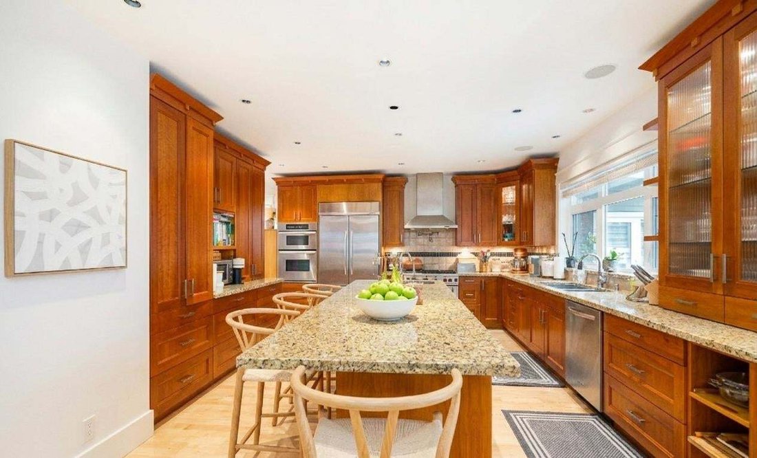 House in North Vancouver, British Columbia, Canada 5 - 18643004